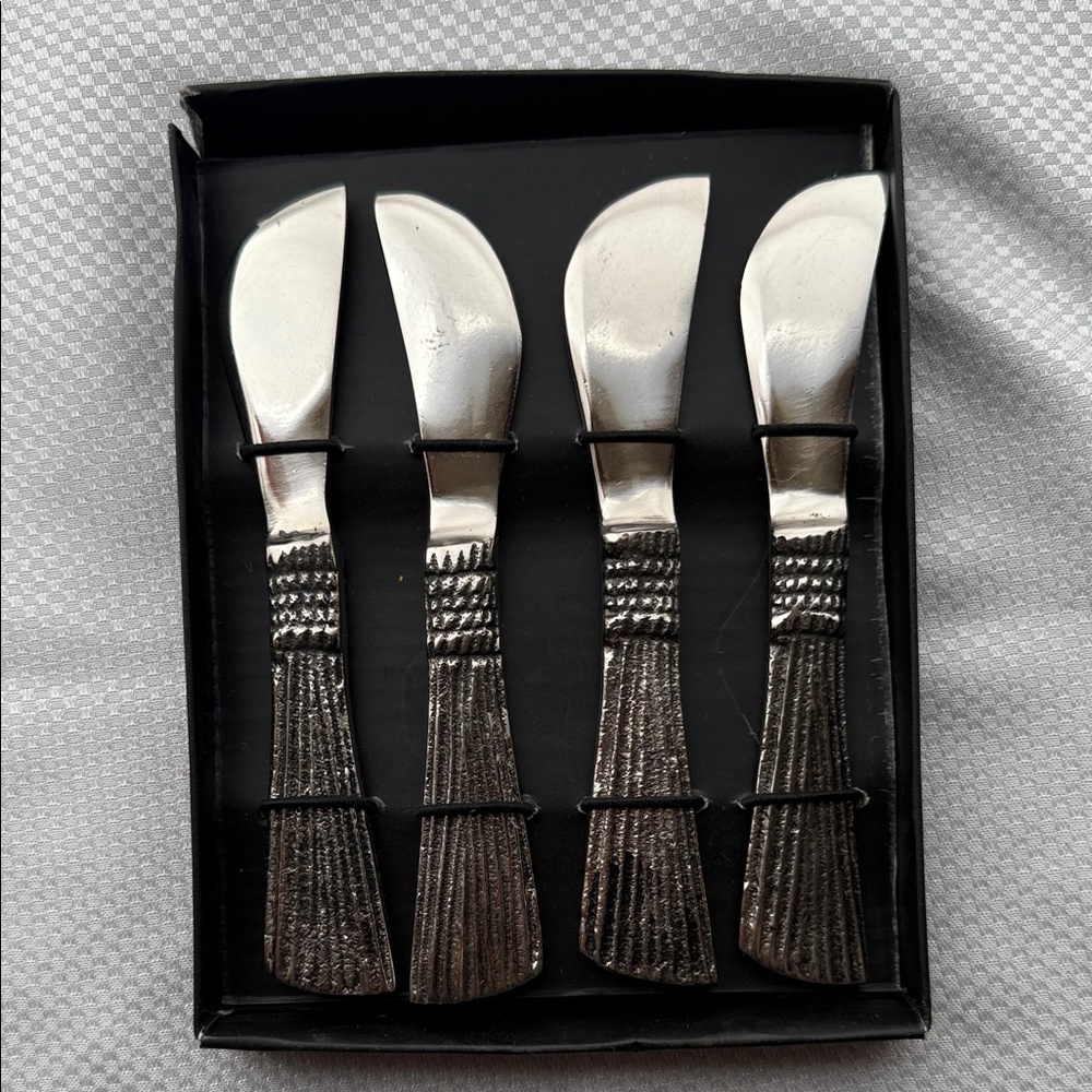 Silver Textured Handle Cheese Knives Set